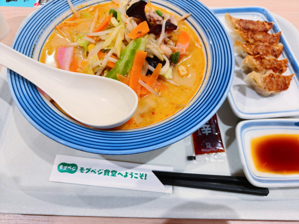 「ピリカラちゃんぽん（麺少なめ）＋セットぎょうざ5個」@リンガーハット ゆめタウン高松店の写真