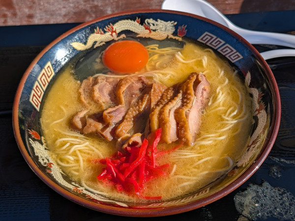 「鶏白湯らぁ～めん（800円）、親鶏チャーシュー（200円）」@親鳥中華田中軒の写真