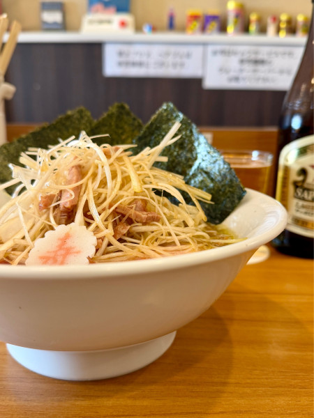 「全部のせ醤油らーめん手もみ麺ネギトッピング」@しののめヌードルの写真