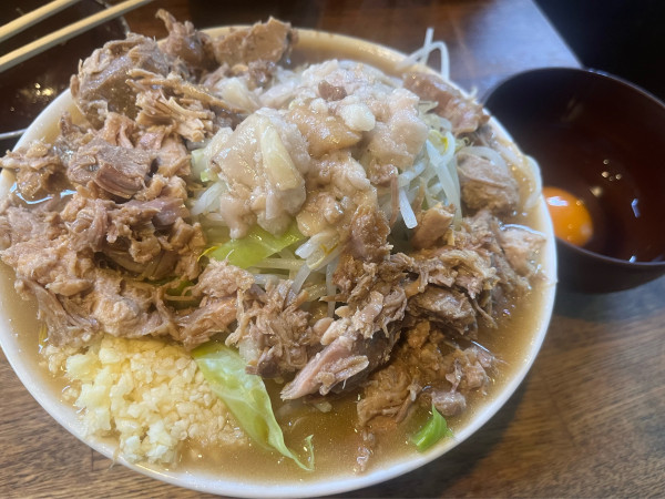 「普通+ほぐし豚 生たまご ¥1,450」@麺屋 鳳の写真