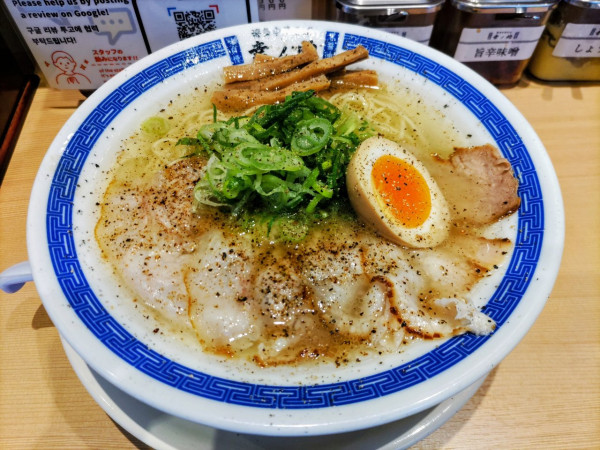 「淡麗旨塩中華そば 900円」@博多中華そば 幸ノ助 渡辺通店の写真
