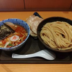 【限定】海老つけめん（並）￥1030・半肉盛り￥200