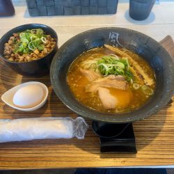 王道鶏中華990円・肉々TKG500円