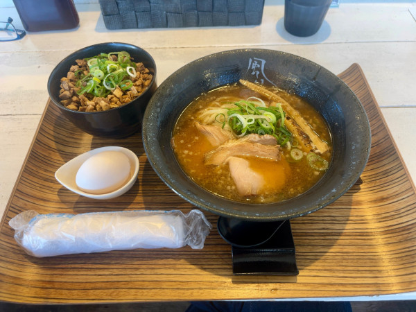 「王道鶏中華990円・肉々TKG500円」@麺心 風見鶏の写真