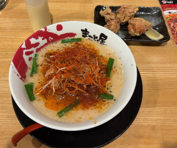 「四川シビ辛担々麺 若鶏の唐揚げ3個」@ラーメンまこと屋 市原白金通り店の写真