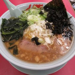 限定プレミアム醤油とんこつラーメン（９６０円）大盛他