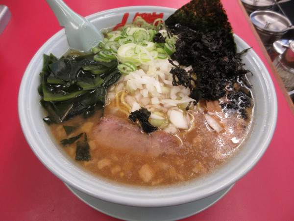「限定プレミアム醤油とんこつラーメン（９６０円）大盛他」@ラーメン山岡家 阿見店の写真