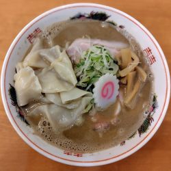 極濃煮干ラーメン 1050円 ひもかわ麺 150円