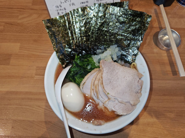 「ラーメン+チャーシュー+煮玉子+ほうれん草+海苔」@家系らーめん やなぎやの写真