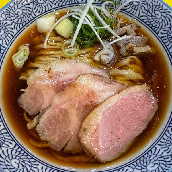 「鴨中華そば（松）1,350円＋餃子セット 400円」@ラーメンキッチン 元氣の写真