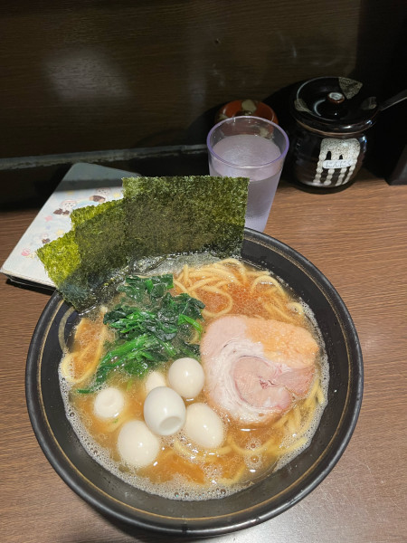 「ラーメン並硬濃、うずら」@家系ラーメン 壱壱家の写真