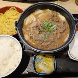 新牛肉玉ラーメン鍋膳（987円）