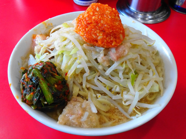 「小ラーメン（800円）＋ニンニクジャン＋ニラ玉　ヤサイアブラ」@ラーメン二郎 生田駅前店の写真