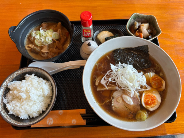 「ラーメンセット（醬油ラーメン＋もつ煮込み）1,200円」@桜亭の写真