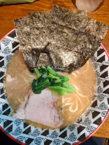 「ラーメン並全部普通９００円」@家系ラーメン いんなみ家の写真