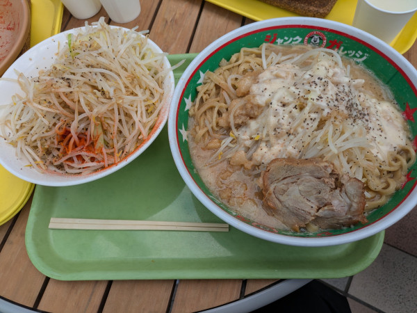 「【限定】ガーリッククリームラーメン倍盛り」@ジャンクガレッジ イオンレイクタウンmori店の写真