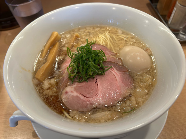 「特製背脂醤油らぁ麺大盛1180円＋150円」@らぁ麺 はやし田 入間店の写真