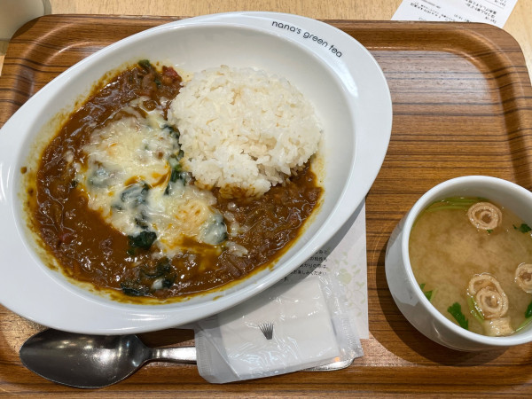「ほうれん草チーズカレーライス　￥１３５０」@nana's green tea イオンモール大高の写真