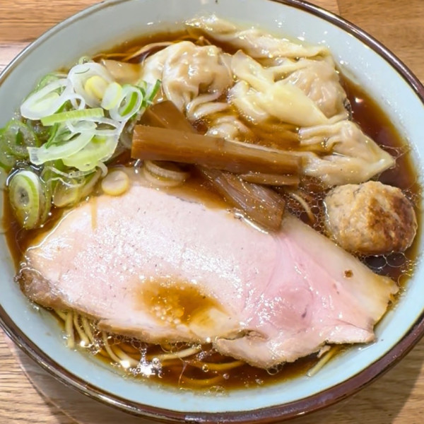 「ワンタン麺 1100円＋味付替え玉 鶏油 250円」@麺饗庭 必道の写真