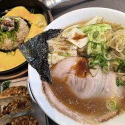 きゃべとん(858)＋炒飯・餃子セット(495)