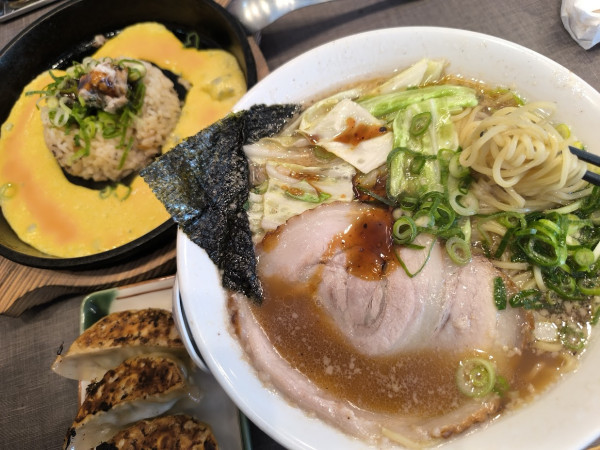 「きゃべとん(858)＋炒飯・餃子セット(495)」@きゃべとんラーメン 横浜青葉台店の写真