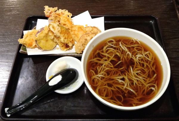 「天ぷらそば」@石臼挽き手打ち蕎麦進士の写真