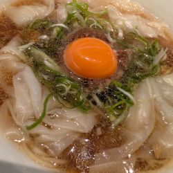 虹のワンタン麺