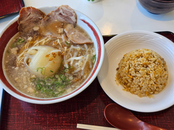 「ミニ淡路玉ねぎ炒飯」@ラーメン 尊の写真