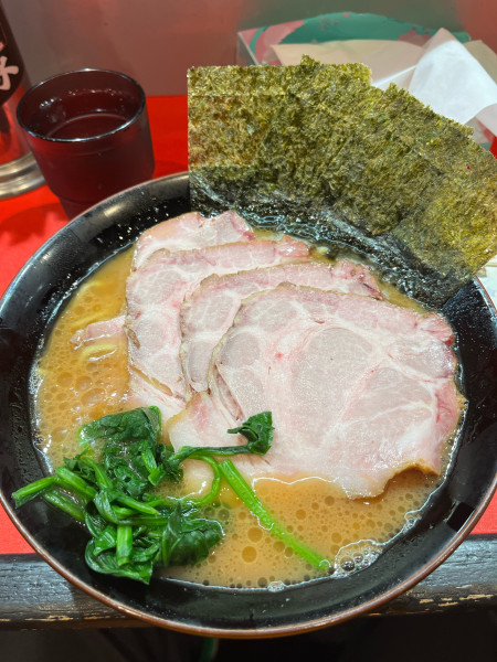 「チャーシュー麺、硬濃」@横浜ラーメン斎藤家  日野店の写真
