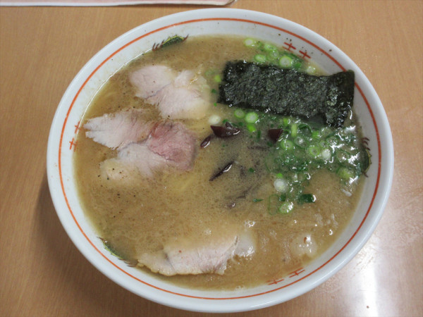 「あっさり豚骨（750万円）」@らーめん満生の写真