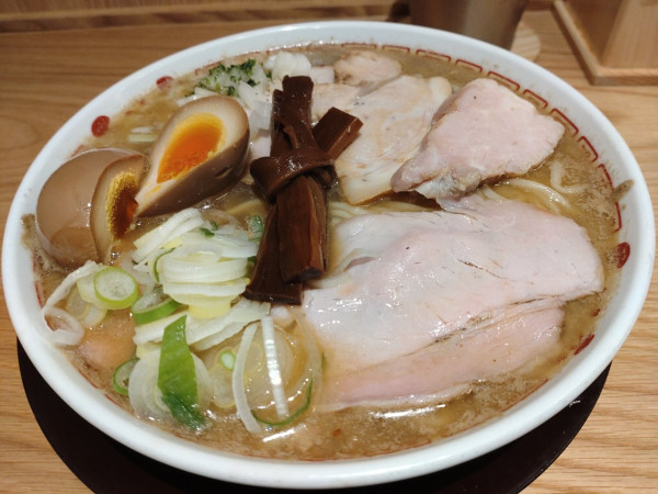 「特こいくち煮干+麺大盛」@津軽煮干 ひらこ屋の写真