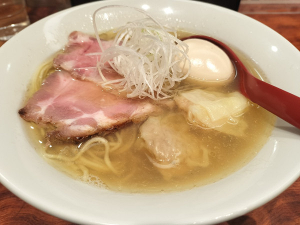 「特製塩そば」@三馬路 東京店の写真