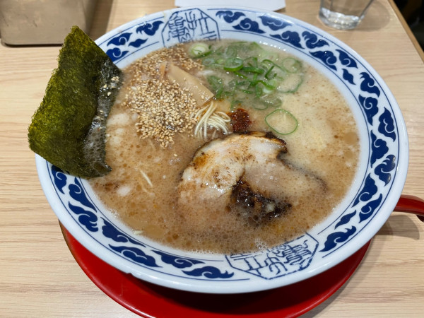 「昔味黒」@九州らーめん亀王 JR新大阪駅店の写真