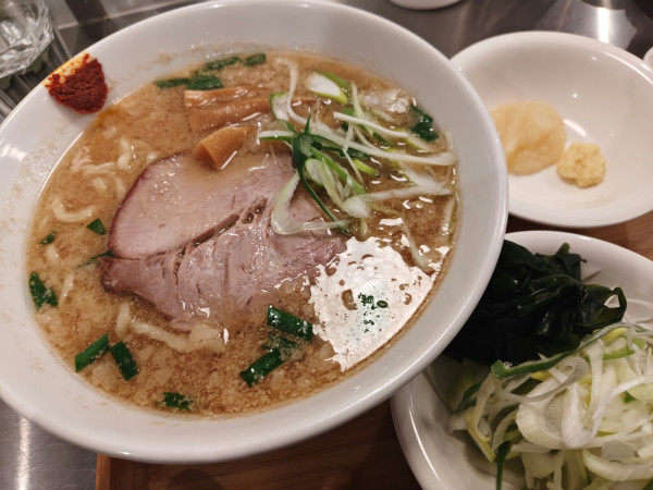 「味噌らーめん 1050円」@らーめんと餃子かんなの写真