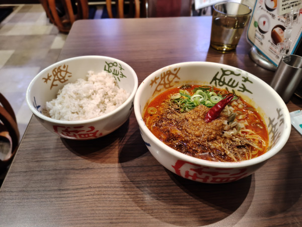 「麺(鬼・担々麺)ごはんのセット¥1450」@極上担々麺 香家 みなとみらい東急スクエア店の写真