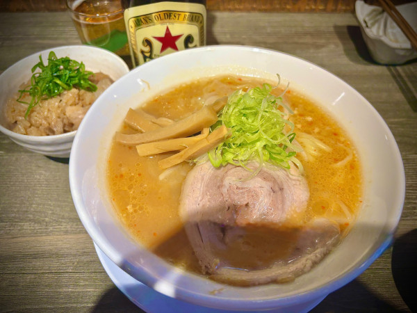 「【限定10食】みそ麺1050円+茶豚ごはん350円」@麺とご飯処 心海の写真