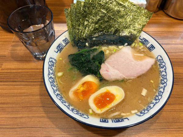 「のり味玉ラーメン」@横浜豚骨醤油ラーメン YOLOの写真