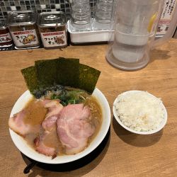 横浜家系ラーメン 竈門家の画像