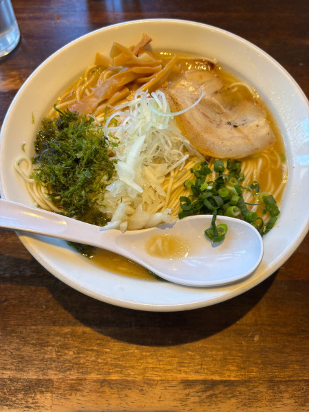 「濃厚鶏白湯（大盛、醤油、豚チャーシュー）」@麺屋 飛翔の写真