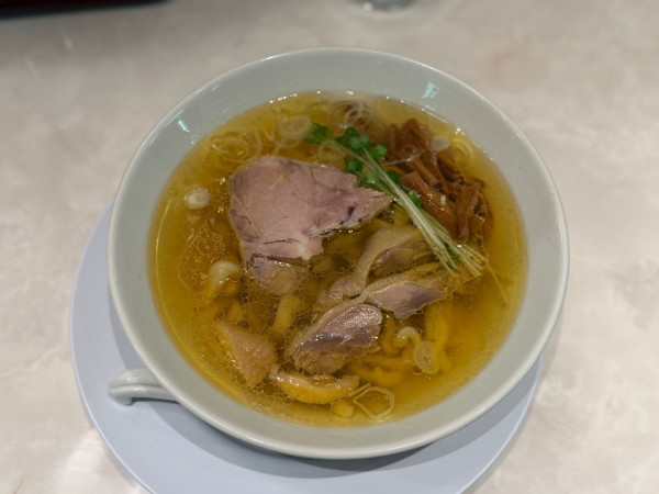 「塩中華そば 930円」@手打 親鶏中華そば 綾川 練馬三原台店の写真