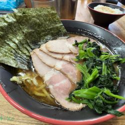 のり・ほうれん草ラーメン(1150円)チャーシュー(200円)