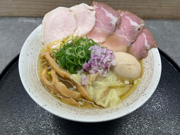 「塩中華そば全部のせ（1,500円）」@中華そば 神田 そめいよしのの写真