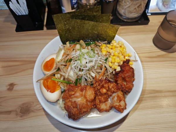 「ｽﾍﾟｼｬﾙﾀﾝﾒﾝ+野菜増し+唐揚げ2個+半ﾁｬｰﾊﾝ」@茨城タンメン カミナリ  古河店の写真