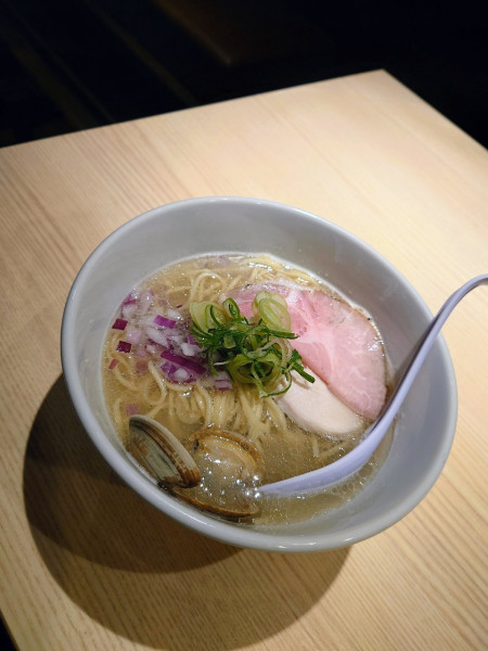 「くらむそば 塩」@貝出汁中華そば くらむ 歌舞伎町店の写真