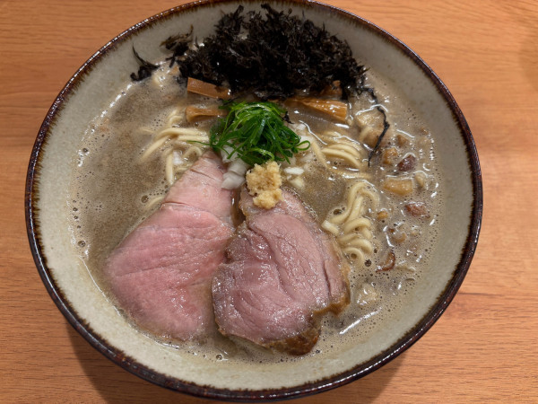 「背脂煮干しキノコらーめん」@麺ふたりの写真