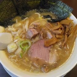 白味噌930円(全部普通)クーポンでメンマコロチャー海苔無料