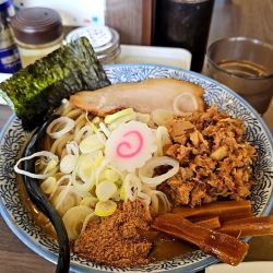 濃厚ラーメン 大盛＋ほぐし豚とニンニク