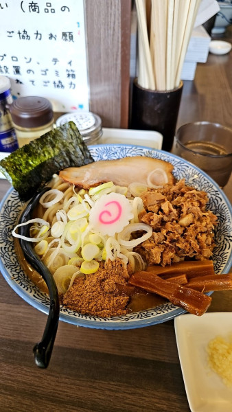 「濃厚ラーメン 大盛+ほぐし豚とニンニク」@狼煙 〜NOROSHI〜の写真