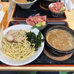 つけ麺まぐろ中落ち丼　1300円