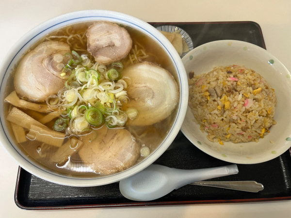 「らーめん（チャーハンコンビ）＋麺大盛」@らーめんhouse 八珍の写真